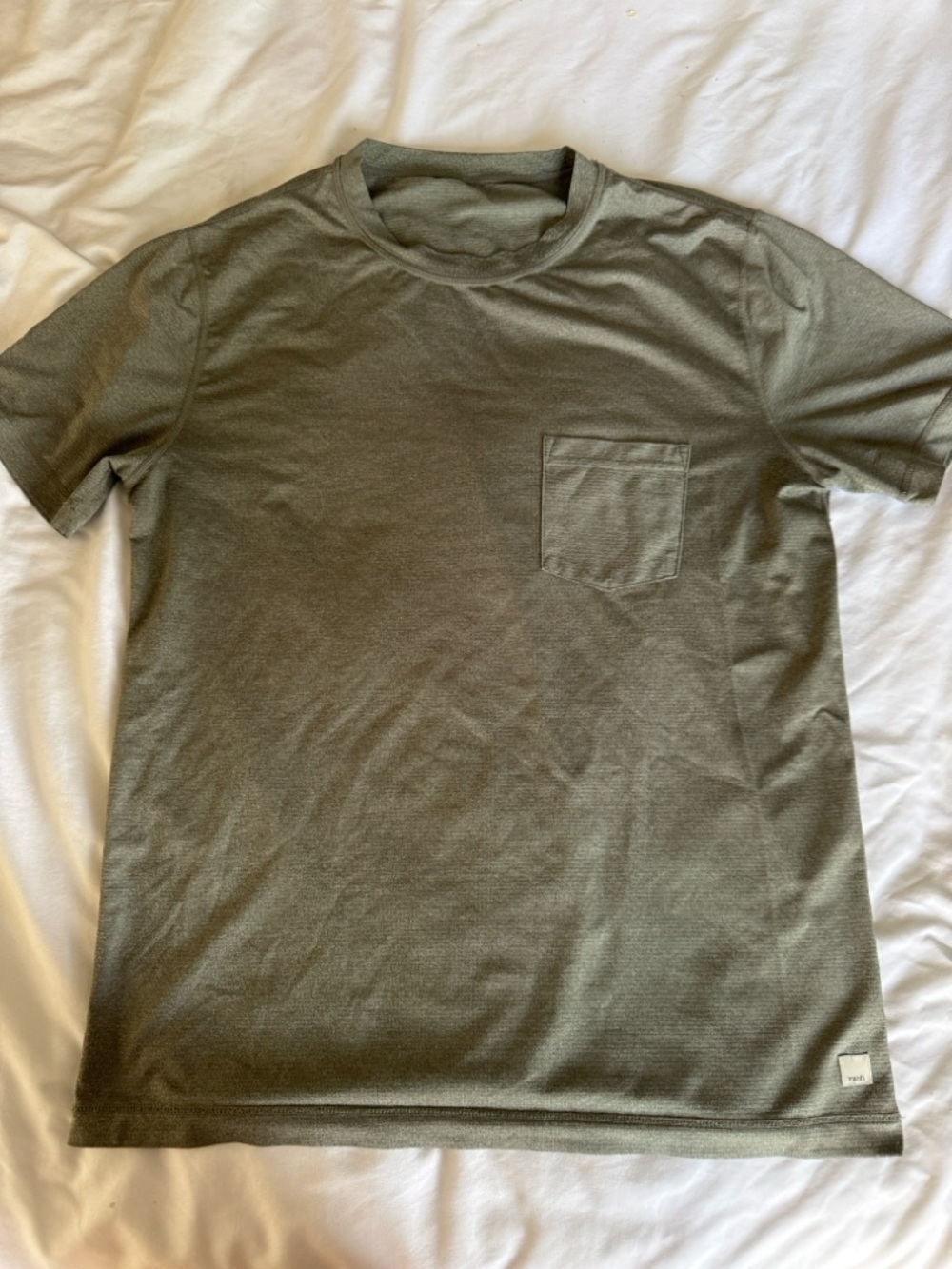 Vuori Men's Pocket Tee in Olive